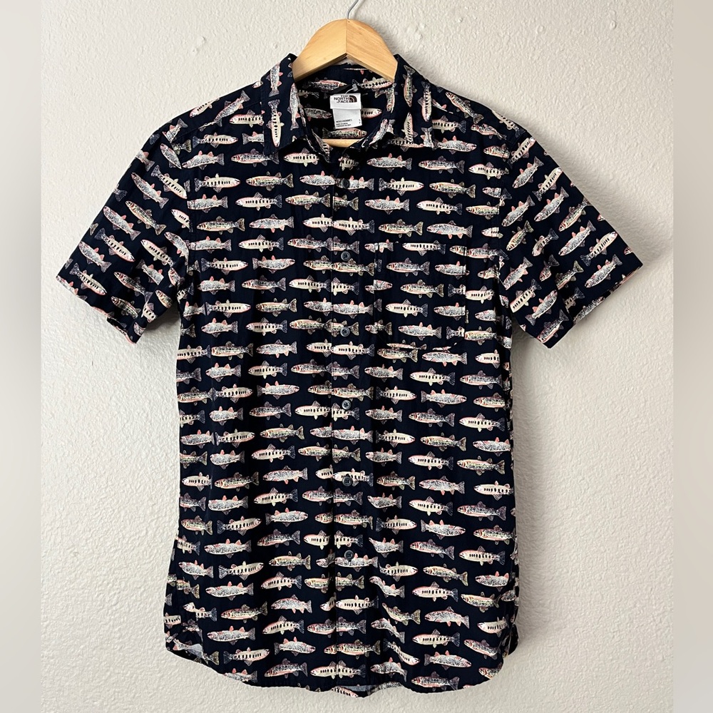 The North Face Short Sleeve Button Down Shirt Men Small Trout All Over Print